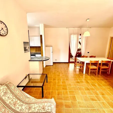 Apartamento Frau, Grazioso Trilocale In Centro A Con Spazio Esterno Numana