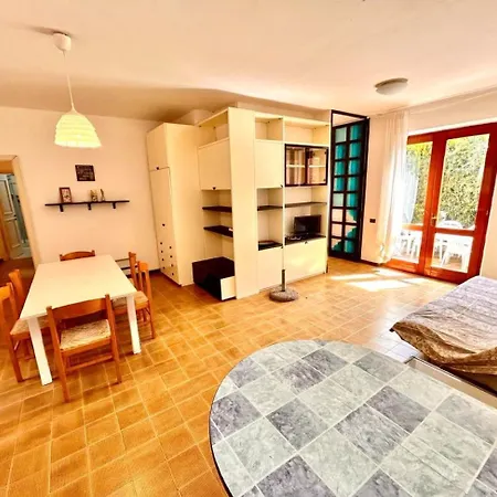 Apartment Frau, Grazioso Trilocale In Centro A Con Spazio Esterno