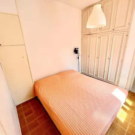 Frau, Grazioso Trilocale In Centro A Con Spazio Esterno * Numana